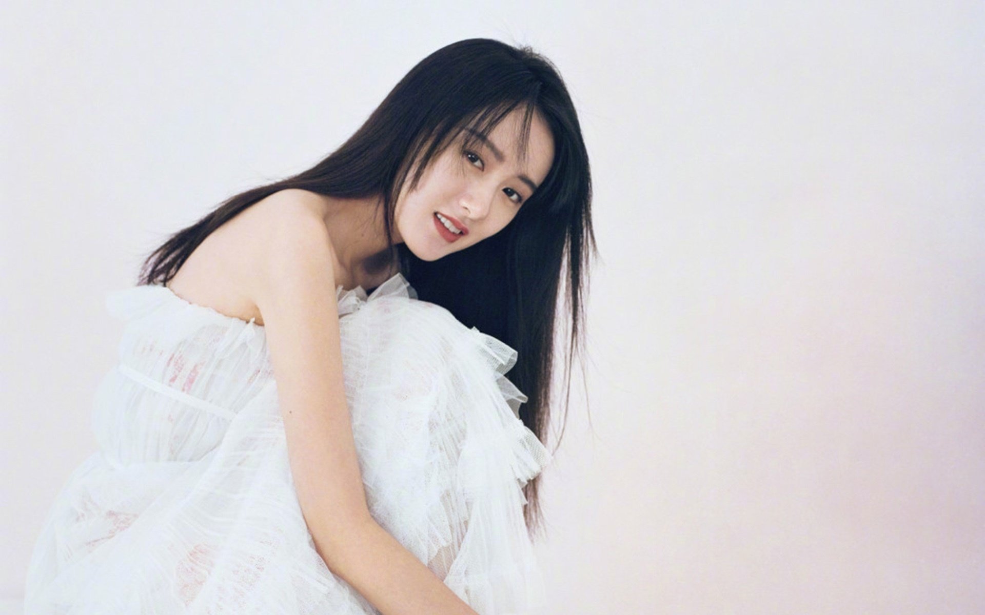 国足选手比赛路上逐梦逆袭，奋勇前行，国足选人