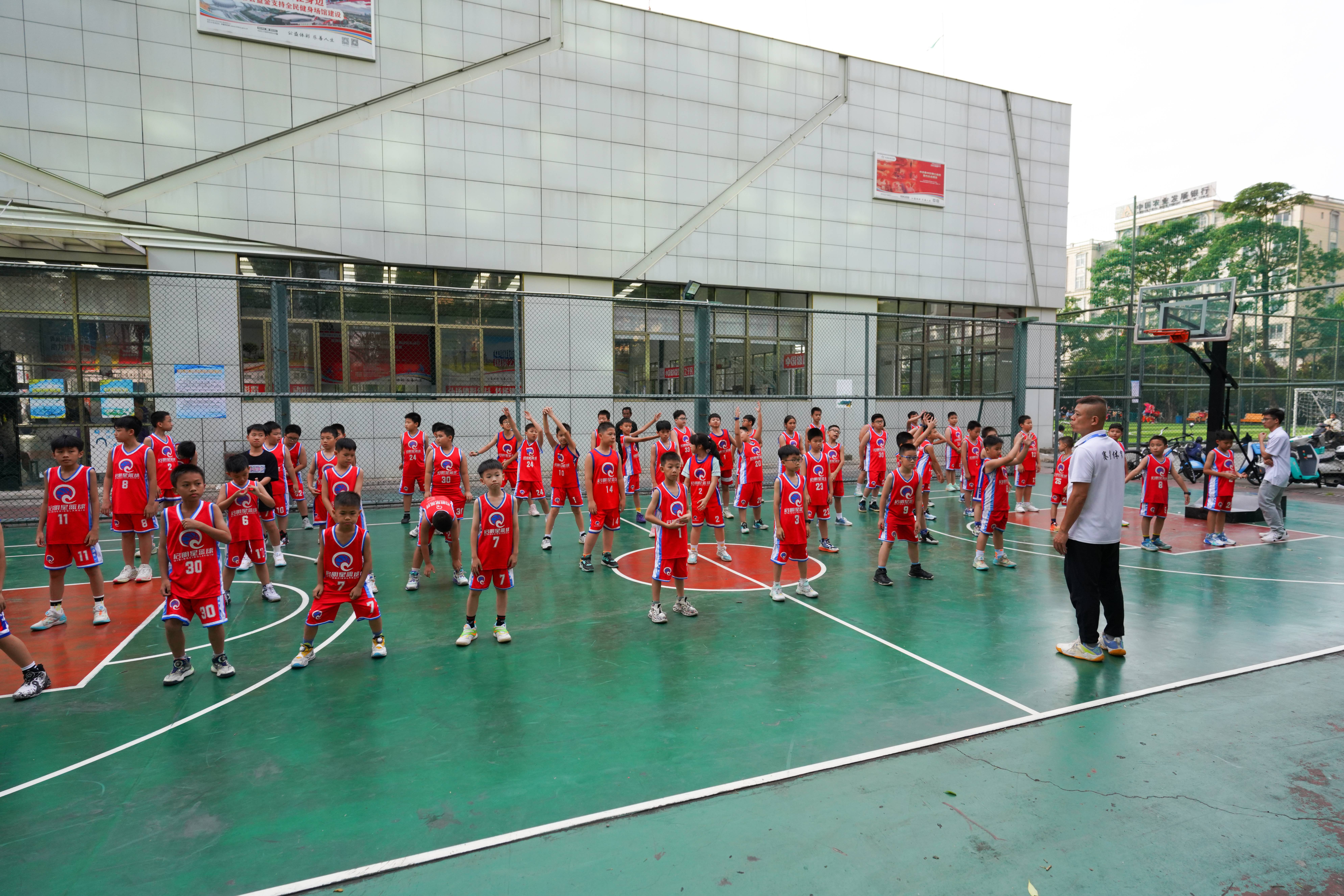 B体育官网：社区篮球，如何才能吸引更多人参与，推动全民健身？的简单介绍