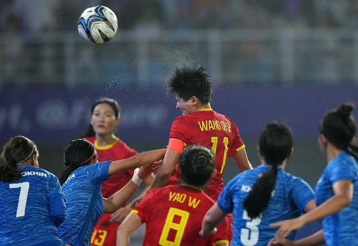B体育APP:中国女足世界杯小组赛：首战告捷，赢得开门红，出线在望？的简单介绍