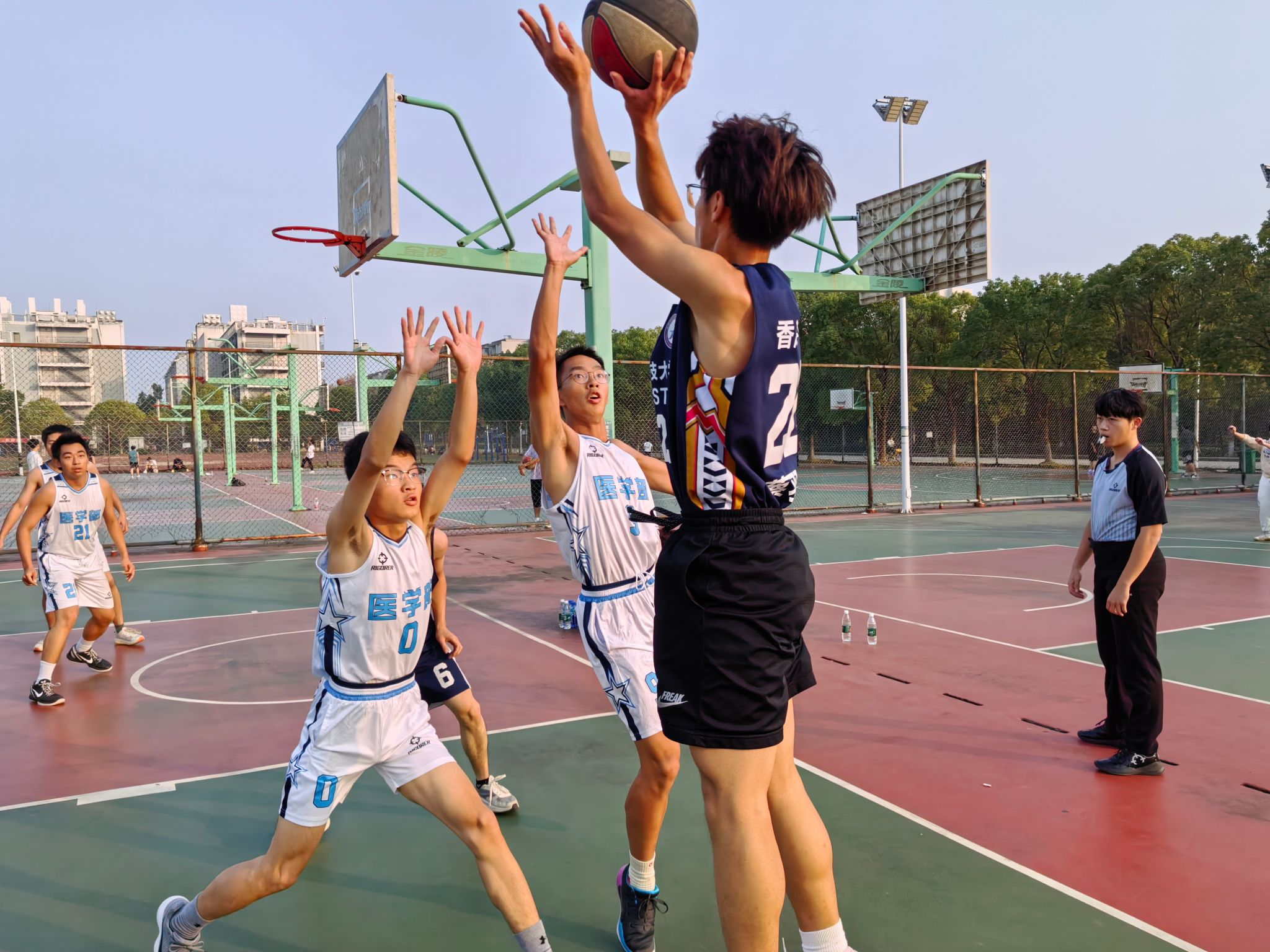 包含B体育官网:校园篮球联赛精彩落幕,青春活力闪耀赛场的词条 包含B体育官网:校园篮球联赛精彩落幕,青春活力闪耀赛场的词条