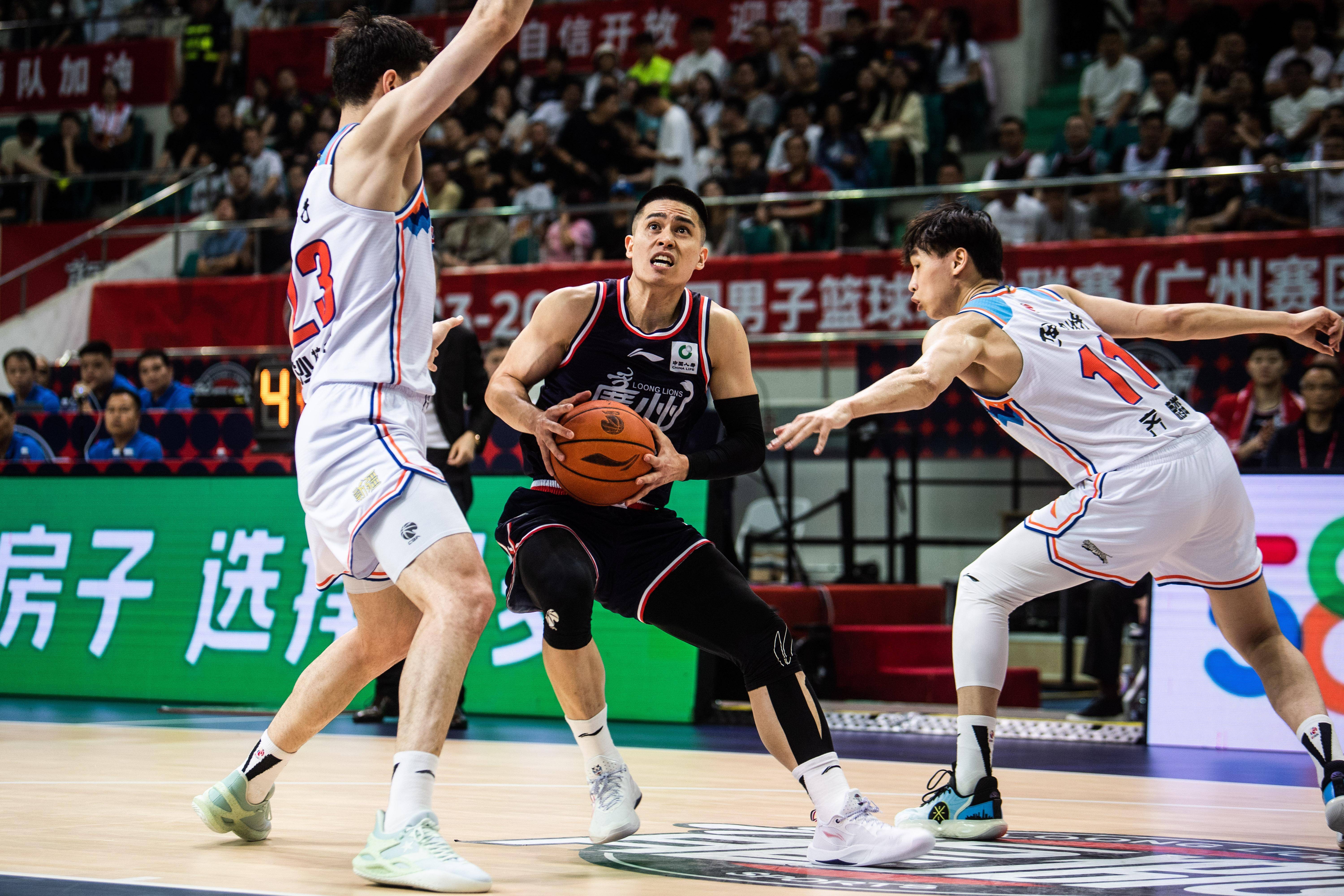 B体育官网：CBA总决赛战火重燃，巅峰对决谁能笑到最后？