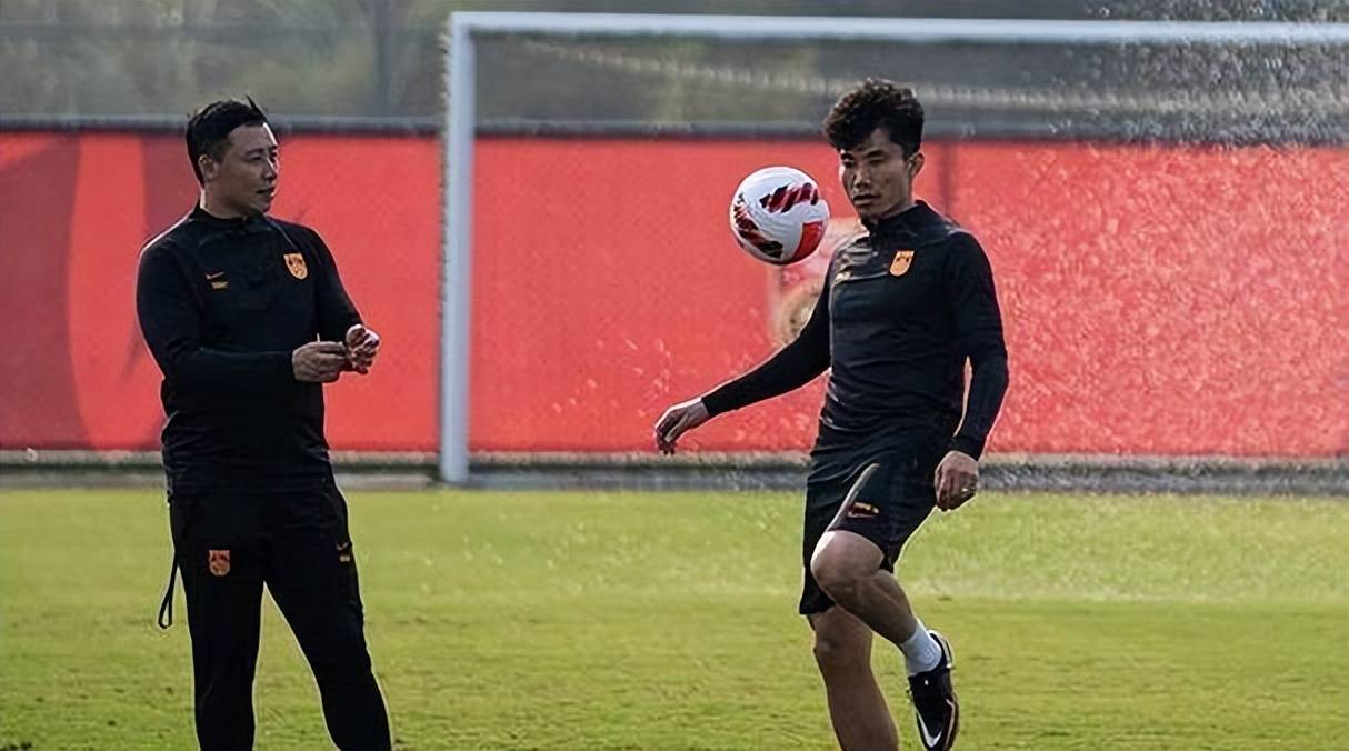 B体育APP:老将郑智：担任俱乐部青训总监，为中国足球培养未来之星的简单介绍