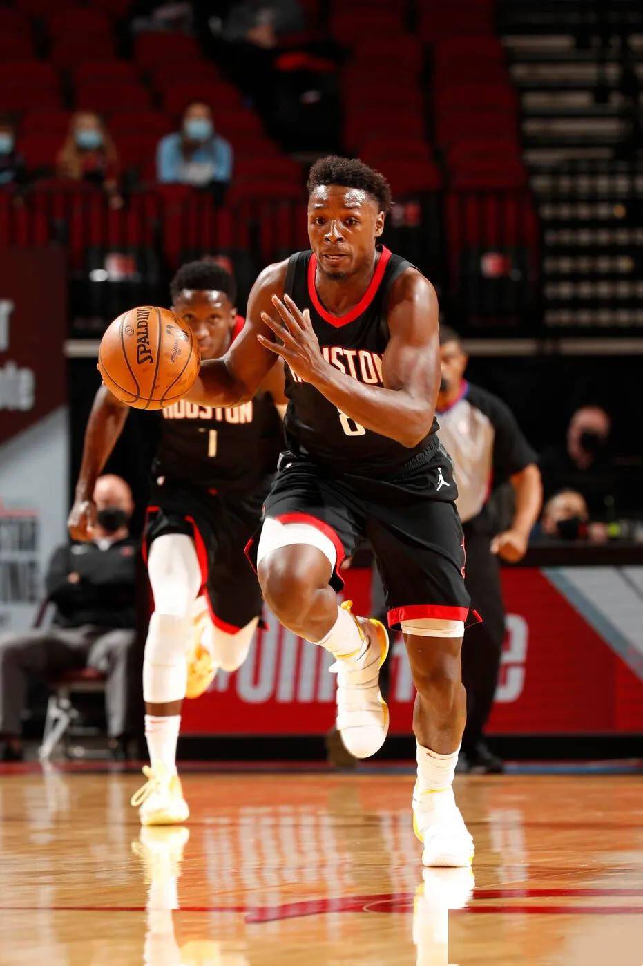 bsports体育：凯尔特人队防守核心：格林能否在新球队成为防守领袖？的简单介绍