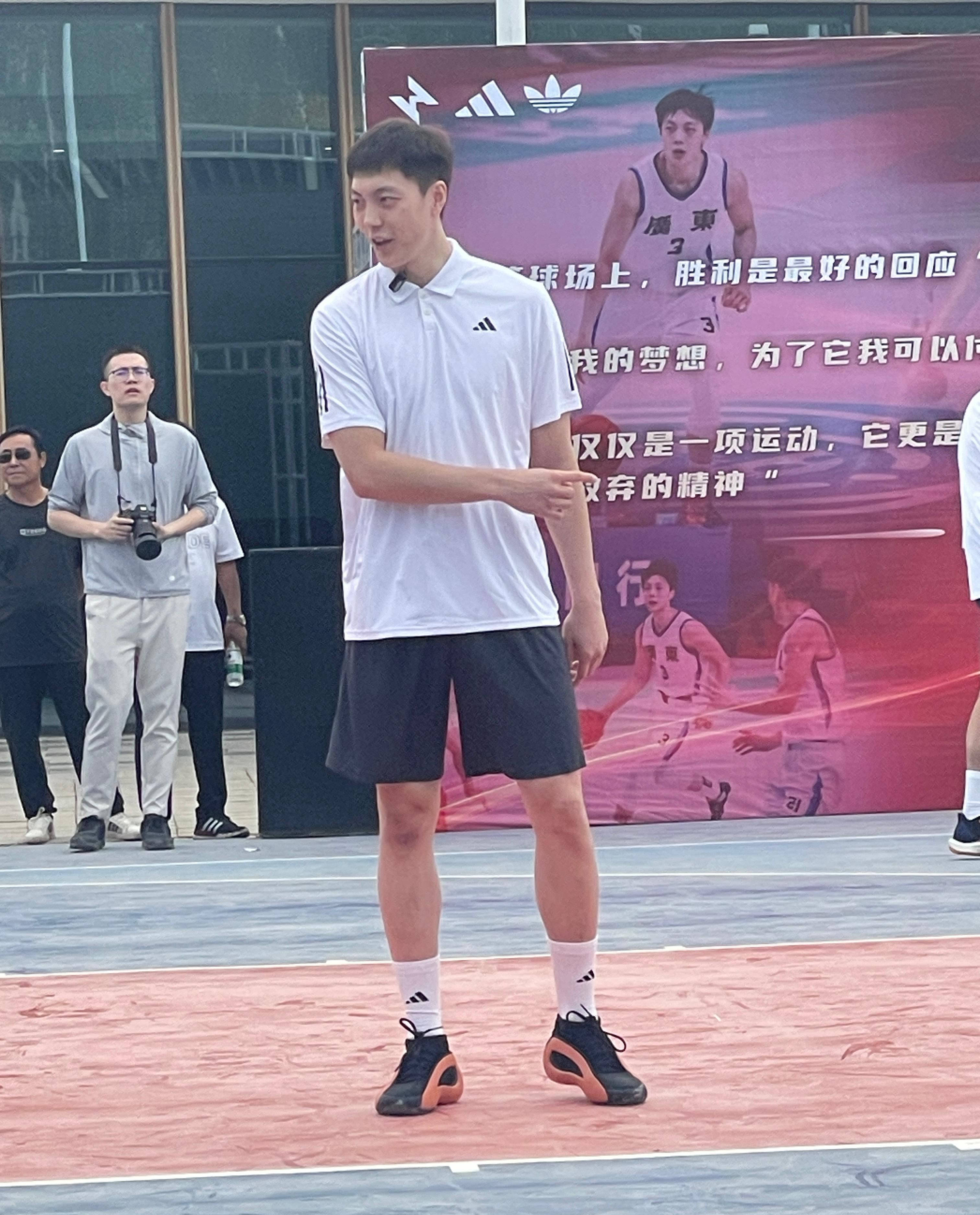 b体育在线平台-包含B体育官网：篮球球星的公益代言：如何选择与自身形象契合的公益项目？的词条